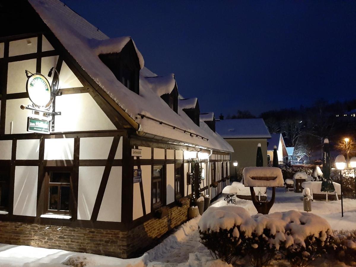 Wirtschaft & Pension Zum Huthaus シュネーベルク エクステリア 写真